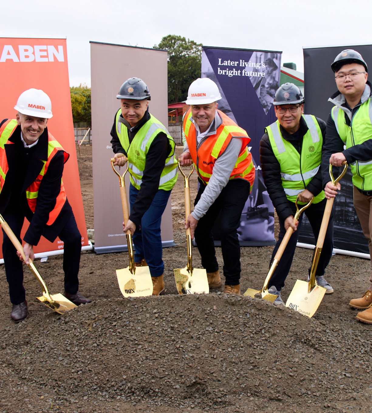 Dux Churchill  – Sod Turn